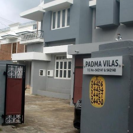 Bed And Bath For 1-8 People Hotel Thiruvananthapuram Exterior photo