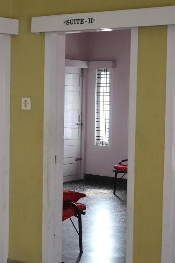 Bed And Bath For 1-8 People Hotel Thiruvananthapuram Exterior photo