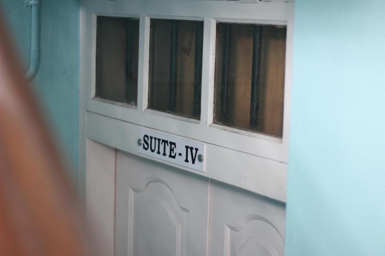 Bed And Bath For 1-8 People Hotel Thiruvananthapuram Exterior photo