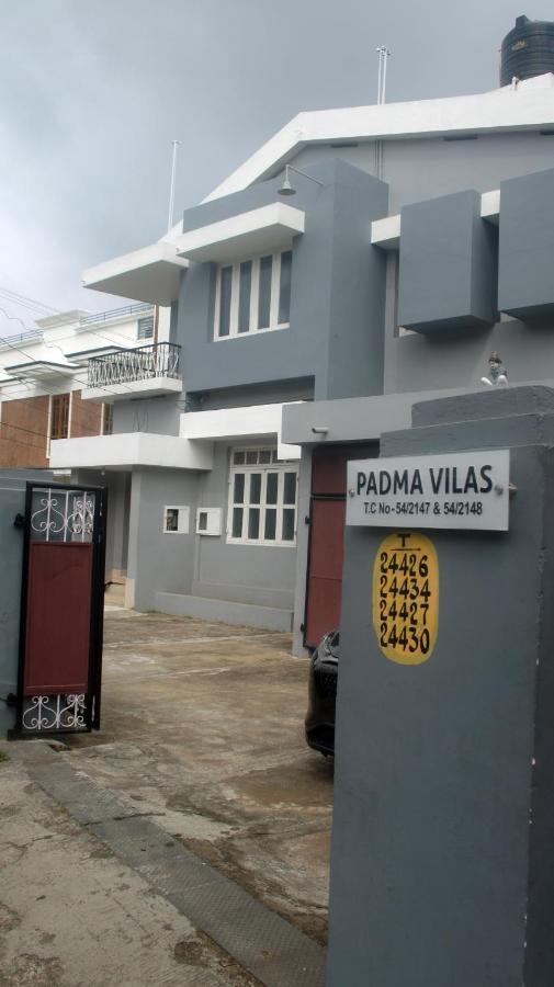 Bed And Bath For 1-8 People Hotel Thiruvananthapuram Exterior photo