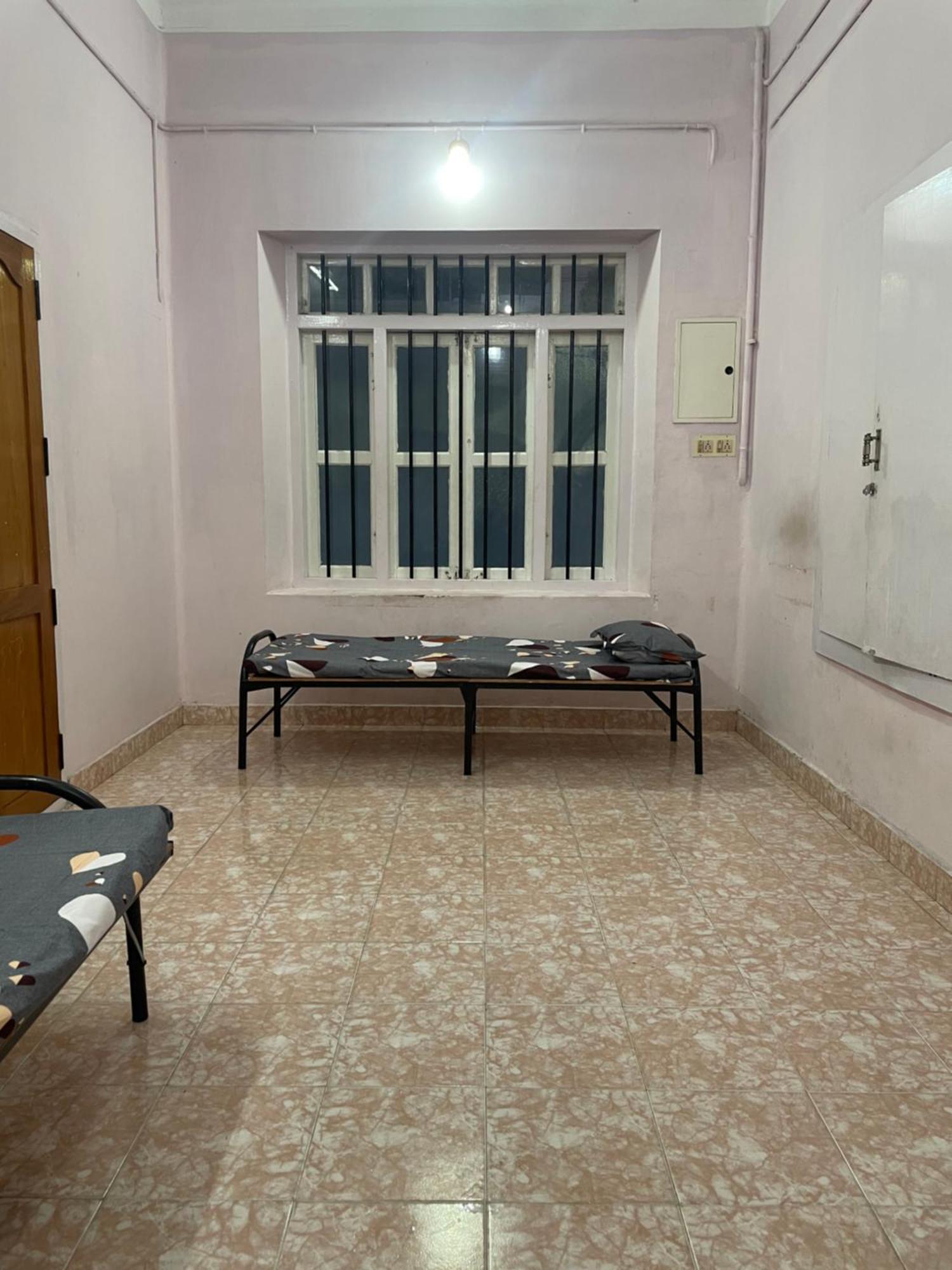 Bed And Bath For 1-8 People Hotel Thiruvananthapuram Exterior photo
