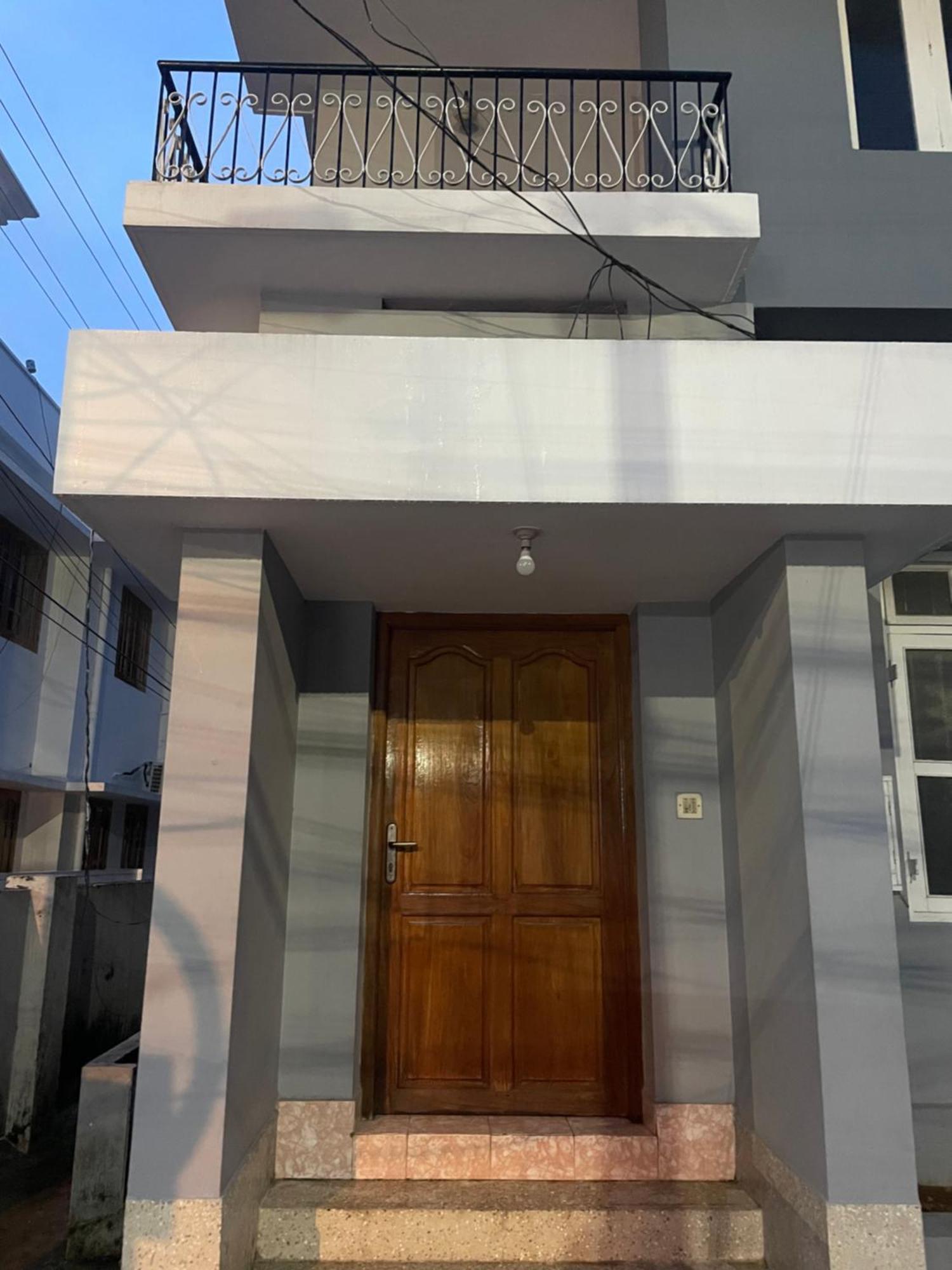 Bed And Bath For 1-8 People Hotel Thiruvananthapuram Exterior photo
